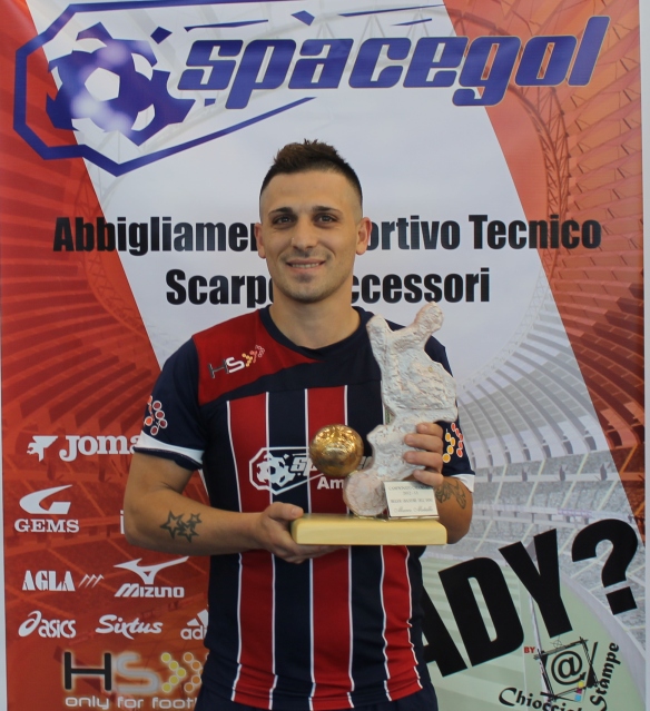 Metallo con pallone doro