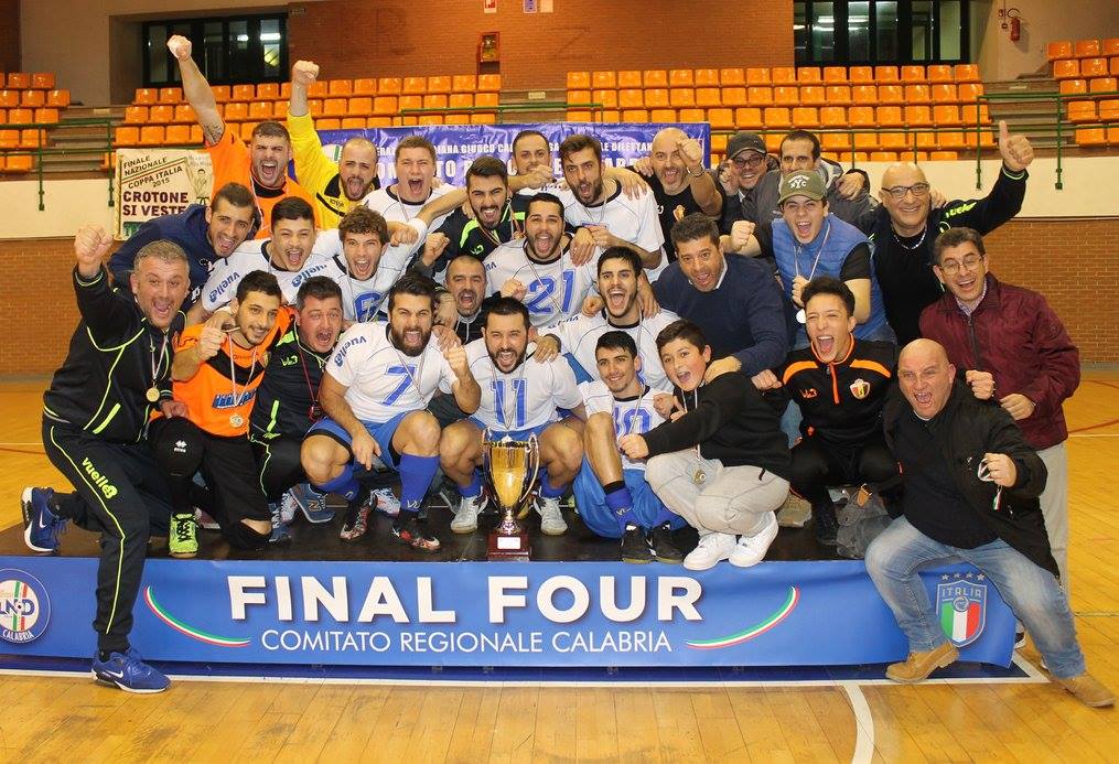 Enotria Five Soccer posa con la Coppa Italia regionale 2018
