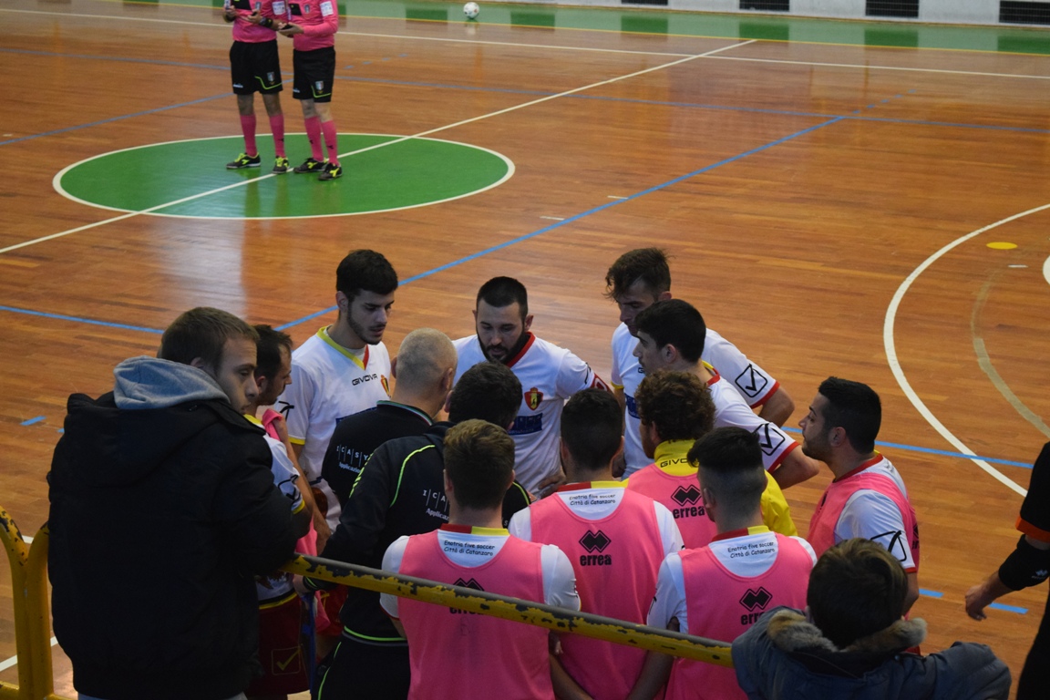 L' Enotria Five Soccer durante un time-out