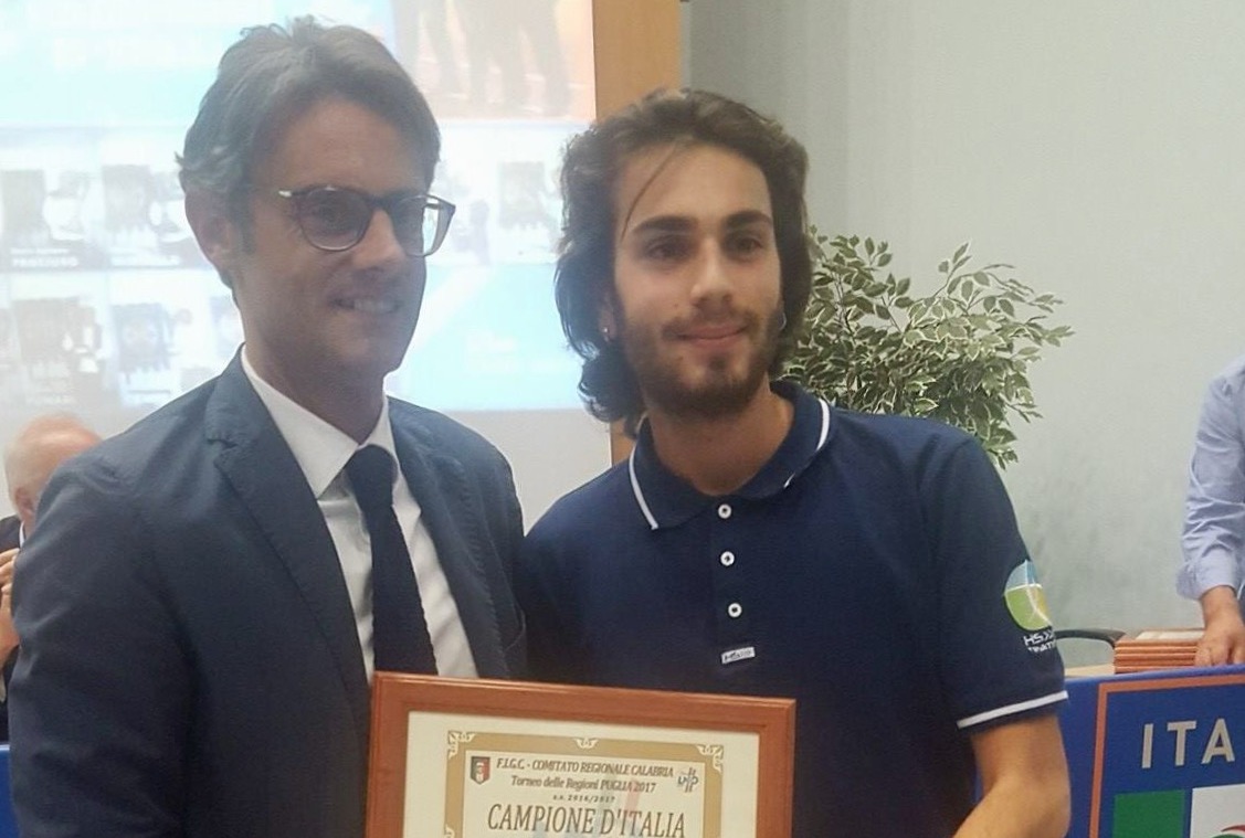Minnella premiato dal presidente del CR Calabria Saverio Mirarchi 
