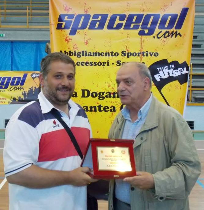 Mister Barba premiato dal Delegato Regionale C5 Della Torre