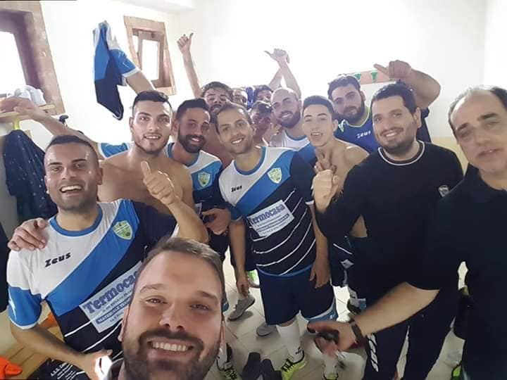 Selfie vittoria della Casolese